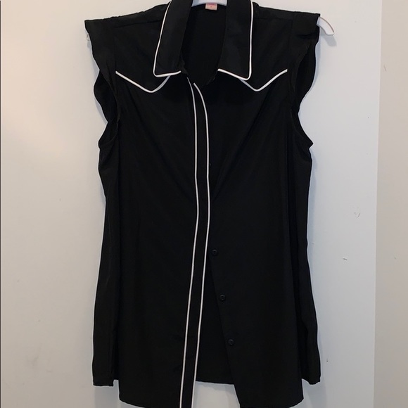 Sleeveless Blouse - Picture 1 of 6